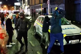 Ireland hoan nghênh 'những người hùng' khuất phục kẻ đâm dao ở Dublin
