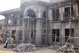 Ngang nhiên xây dựng công trình “khủng” không phép giữa trung tâm thành phố Huế!