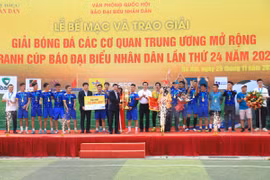 Bế mạc giải bóng đá các cơ quan Trung ương mở rộng tranh Cúp Báo Đại biểu Nhân dân lần thứ 24