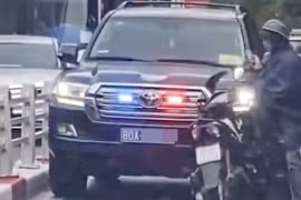 Xem xét động cơ của người đi xe máy chặn đầu ô tô Bộ Tư lệnh Cảnh vệ