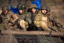 Tên lửa Ukraine tấn công xưởng đóng tàu ở Crimea, làm hư hỏng tàu Nga