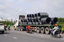 Mở cao điểm xử lý vi phạm tải trọng xe, hàng hóa chằng buộc sơ sài