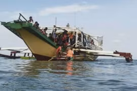 Philippines giải cứu 67 người trong vụ chìm tàu