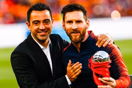 HLV Xavi dự đoán cầu thủ giành Quả bóng vàng