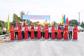 Nam A Bank hỗ trợ 10 tỷ đồng xây cầu, đường tặng bà con Long An