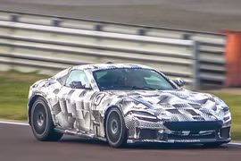 Siêu xe thay thế Ferrari 812 Superfast chạy thử trên đường đua