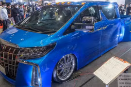Cận cảnh phiên bản bán tải 6 bánh của xe sang Toyota Alphard
