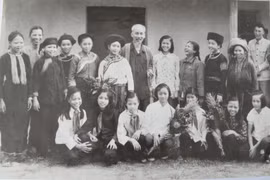 Lào Cai: Nhiều hình ảnh tư liệu lịch sử trưng bày tại Nhà lưu niệm Chủ tịch Hồ Chí Minh