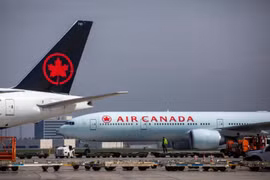 Phi công 'bất đắc dĩ' giúp hạ cánh máy bay Air Canada