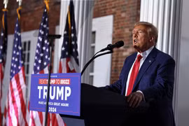 Vụ án tài liệu mật của ông Trump sẽ được xét xử vào ngày 14/8