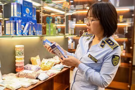 Báo Nhà báo và Công luận đã tích cực thông tin về các vụ việc kiểm tra, bắt giữ hàng giả, hàng nhái