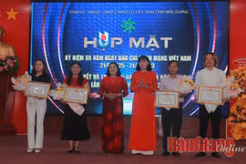 Hậu Giang trao giải cho các tác phẩm đạt giải Báo chí tỉnh lần thứ XIX năm 2023
