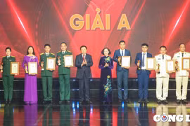 Trao giải Cuộc thi chính luận về bảo vệ nền tảng tư tưởng của Đảng lần thứ III