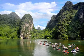 Ninh Bình hút khách du lịch từ các tour, tuyến hấp dẫn