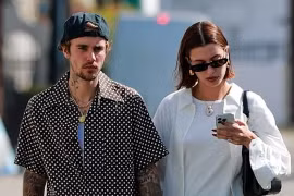Justin Bieber lấy lại vẻ ngoài phong độ khi cùng bà xã Hailey Baldwin xuống phố