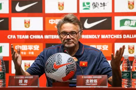 Huấn luyện viên Troussier nói gì sau khi đội tuyển Việt Nam thua Trung Quốc?