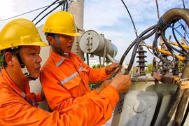 Nắng nóng lo thiếu điện, Bộ Công Thương kêu gọi tiết kiệm
