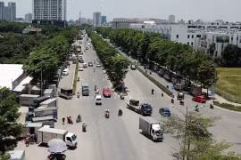 Hà Nội: Bất chấp quy định hàng trăm xe tải biến lòng đường thành bãi trung chuyển hàng hóa