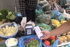 Hà Nội: Đi chợ thời 4.0, người dân không cần mang ví tiền