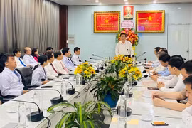 Trưởng Ban Tuyên giáo Trung ương thăm, chúc mừng các đơn vị y tế tại TP Hồ Chí Minh