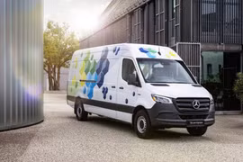 Chiêm ngưỡng "Nhà di động" Mercedes-Benz Sprinter chạy điện, tiện nghi