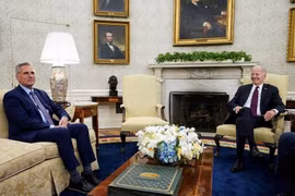 Tổng thống Biden và Chủ tịch Hạ viện McCarthy tiến gần thỏa thuận ngăn Mỹ vỡ nợ