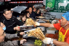 Đồ ăn đường phố có thể vực dậy nền kinh tế Trung Quốc?