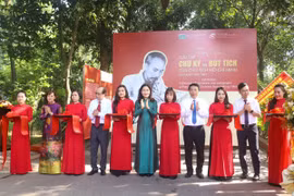 Triển lãm "Sưu tập chữ ký và bút tích của Hồ Chí Minh giai đoạn 1945 - 1969"