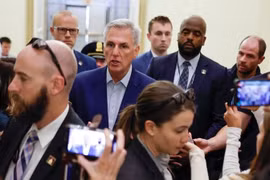 Hai ông Biden và McCarthy 'lạc quan' về trần nợ, nhưng khác biệt vẫn còn