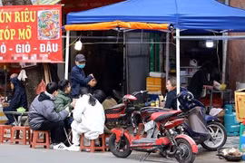 Hà Nội: Sáng mùng 2 Tết, quán bún phở đã tấp nập thực khách