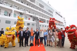 500 du khách quốc tế đến Quảng Ninh đúng ngày đầu tiên của Tết Quý Mão