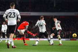 Thắng ngược Man Utd 3-2, Arsenal vững ngôi đầu Ngoại hạng Anh