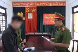 Bắt tạm giam đối tượng dùng ảnh 'nóng' để ép người yêu cũ quan hệ tình dục