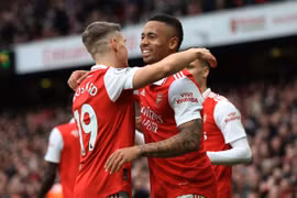 Thắng đậm Leeds, Arsenal tái lập khoảng cách hơn 8 điểm với Man City