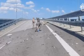 Truyền thông Ukraine nói Kiev đứng sau vụ đánh sập cầu Crimea
