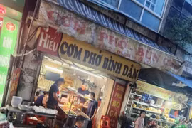 Phạt hơn 13 triệu đồng quán "cơm bình dân" bán giá 160.000 đồng/suất