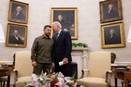 Tổng thống Zelenskyy được ông Biden cam kết hỗ trợ, nhưng bị cảnh báo về viễn cảnh xấu