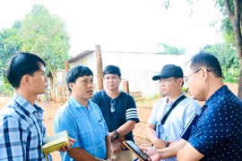 Hội Nhà báo tỉnh Gia Lai đưa các phóng viên, nhà báo đi thực tế