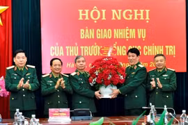 Bàn giao nhiệm vụ của Thủ trưởng Tổng cục Chính trị Quân đội nhân dân Việt Nam