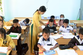 “Điệp khúc” thiếu giáo viên và nỗi trăn trở “ba quyền”