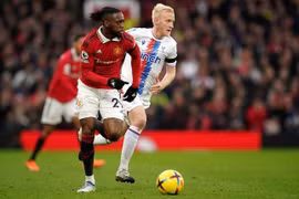 MU tăng lương, gia hạn hợp đồng với Aaron Wan-Bissaka