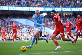 Man City mất điểm trong ngày Haaland đi vào lịch sử
