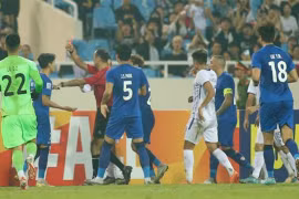 Cầu thủ Trung Quốc nhận án phạt nặng của AFC vì có hành động phi thể thao với Xuân Mạnh