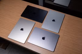 Cận cảnh những chiếc Macbook Air M2 15 inches đầu tiên tại Việt Nam