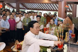Đời đời ghi nhớ công lao trời biển của Chủ tịch Hồ Chí Minh vĩ đại