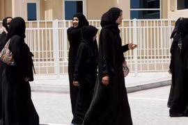 Pháp cấm trang phục abaya của người Hồi giáo ở các trường học công