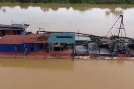 Vĩnh Lộc (Thanh Hoá): Công an mật phục bắt giữ tàu hút cát trái phép trên sông Mã