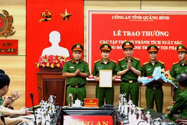 Trao thưởng cho các lực lượng xuất sắc trong đấu tranh phòng, chống tội phạm ở Quảng Bình