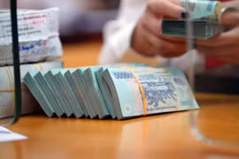 Lãi suất xuống “đáy”: Người kỳ vọng giảm tiếp, kẻ dự báo tăng trở lại