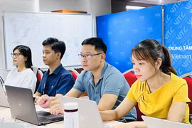 Truyền đạt kỹ năng làm đồ họa trên báo điện tử, bài báo dạng Emagazine